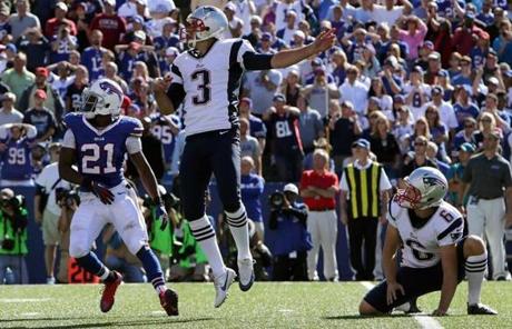 Stephen Gostkowski kicked a 35-yard field goal with seconds remaining to give the Patriots the win over the Bills.
