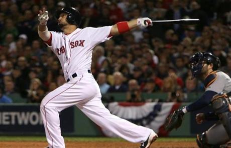 Shane Victorino hit a grand slam against the Tigers, and the Red Sox took a 5-2 lead in the seventh inning.
