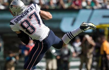 Rob Gronkowski made a catch in the first quarter.
