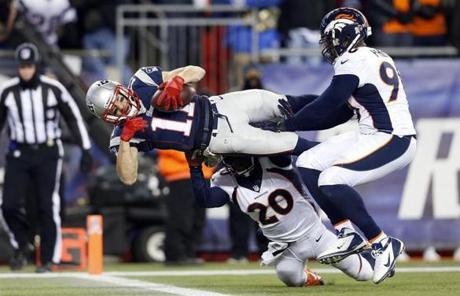 Julian Edelman dove past Shaun Phillips for a touchdown in the fourth quarter, putting the Patriots ahead of the Broncos.
