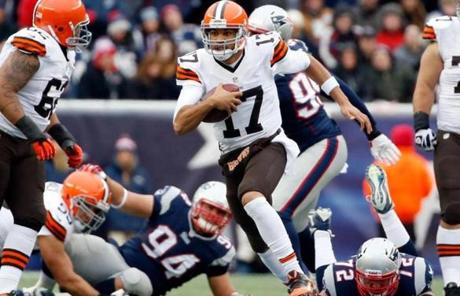 Browns quarterback Jason Campbell carried the ball.
