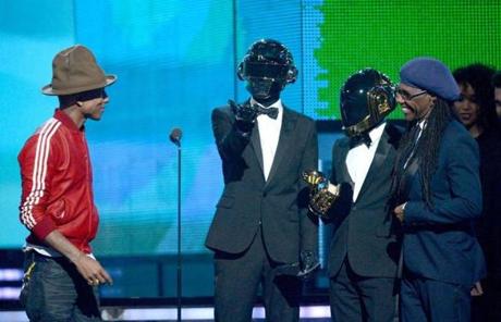 LOS ANGELES, CA - JANUARY 26: (L-R) Musicians Pharrell Williams, Thomas Bangalter and Guy-Manuel de Homem-Christo of Daft Punk, and Nile Rodgers accept the Best Pop Duo/Group Performance award for 'Get Lucky' onstage during the 56th GRAMMY Awards at Staples Center on January 26, 2014 in Los Angeles, California. (Photo by Kevork Djansezian/Getty Images)
