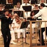 Andris Nelsons leading the Boston Symphony Orchestra with violin soloist Joshua Bell on Sunday at Tanglewood.