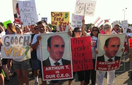 The protesters rallied for ousted leader Arthur T. Demoulas.
