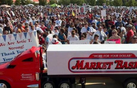 Thousands of protesting Market Basket workers gathered today in Tewksbury.
