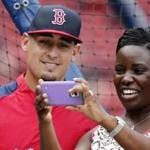 A fan was pretty pleased to get a selfie with new Red Sox outfielder Allen Craig before Friday?s game.