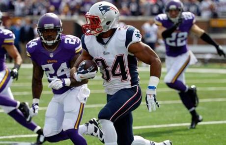 Shane Vereen carried the ball in the first quarter.
