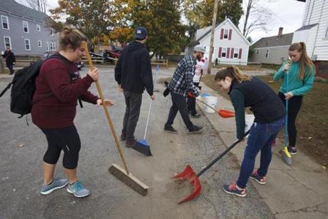 Students volunteered Sunday morning to clean up the Keene State College campus and surrounding area after Saturday?s disturbances.
