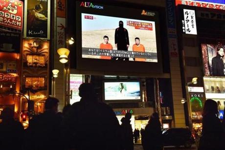People in Tokyo watched news reports showing images of two Japanese men who have been kidnapped by the Islamic State group.
