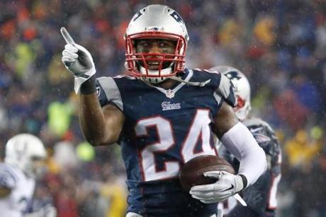 The Patriots have an option on Darrelle Revis, but will they use it or extend him?
