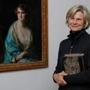 Bettina Burr with a 1925 portrait of her grandmother Clarice de Rothschild by the artist de Laszlo, which will be shown at the MFA.