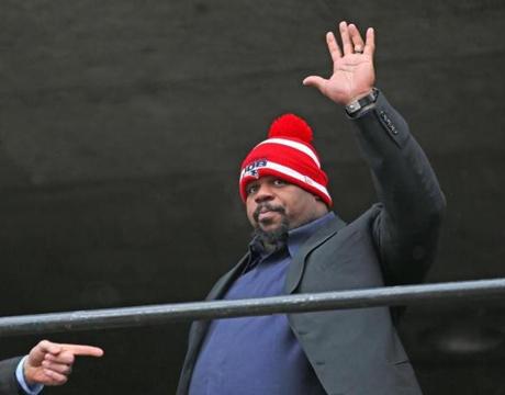 BOSTON, MA - 1/26/2015: Patriot Vince Wilfork, gives fans a wave.....Mayor Martin J. Walsh hosted a sendoff rally Monday on City Hall Plaza for the New England Patriots featuring the head coach, team captains, and cheerleaders. Before they leave for the Super Bowl XLIX in Glendale, Ariz.,. Patriots chairman and CEO Robert Kraft, President Jonathan Kraft, and head coach Bill Belichick. Patriots captains Tom Brady, Dan Connolly, Vince Wilfork, Devin McCourty and Matthew Slater will address supporters on the upcoming game, which is slated for Feb. 1. (David L Ryan/Globe Staff Photo) SECTION: METRO TOPIC 27patsrally(1)
