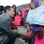 Senator Ted Cruz portrayed himself as the conservative Tea Party option while stumping in New Hampshire.