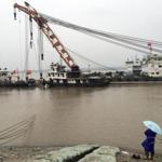 Workers using a crane turned the capsized cruise ship upright in the Yangtze River, where 330 people are still missing.
