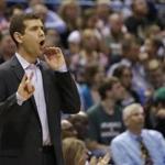 Boston Celtics head coach Brad Stevens yells from the sidelines during an NBA basketball game against the Milwaukee Bucks Wednesday, April 15, 2015, in Milwaukee. (AP Photo/Aaron Gash) 