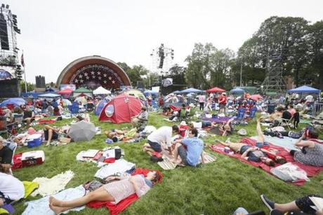People waited on the grass in front of the Hatch Shell.

