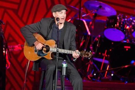 While James Taylor started off his Fenway Park concert on a subdued note, the songs expanded soon enough.
