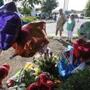 A makeshift memorial was seen in front of the studios of WDBJ-TV7 in Roanoke, Va., on Thursday.