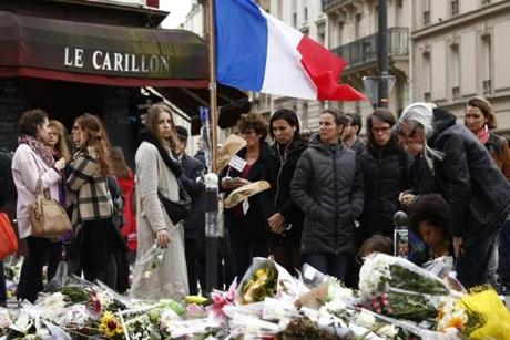 People mourn outside the ?Le Petit Cambodge? and ?Le Carillon? restaurants in Paris, France, on Tuesday.

