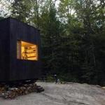 Operated by Getaway, a project by Harvard?s Millennial Housing Lab, the Ovida is a tiny house in the woods of southern New Hampshire. 