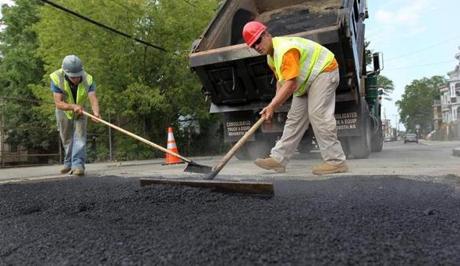 The state inspector general says the transportation department has failed to take into account fluctuations in the price of asphalt, resulting in over- and underpayments to contractors, or to periodically test the quality of contractors? materials.
