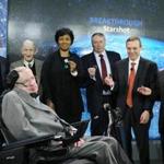 From left to right: Yuri Milner, Freeman Dyson, Dr. Mae Jemison, Dr. Pete Worden, and Avi Loeb held up a prototype of the 