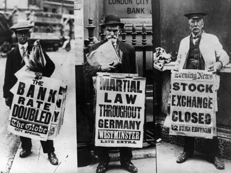 1st August 1914: Three street news vendors displaying their headline boards relating to the financial crisis and martial law in Germany. (Photo by Hulton Archive/Getty Images)
