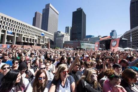 The crowd at City Hall Plaza at Boston Calling in 2015.
