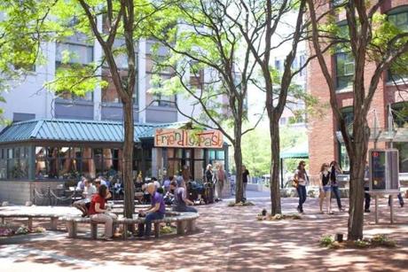 Alexandria Real Estate Equities has an agreement to buy One Kendall Square for $725 million. 
