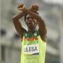2016 Rio Olympics - Athletics - Final - Men's Marathon - Sambodromo - Rio de Janeiro, Brazil - 21/08/2016. Feyisa Lilesa (ETH) of Ethiopia celebrates. REUTERS/Athit Perawongmetha FOR EDITORIAL USE ONLY. NOT FOR SALE FOR MARKETING OR ADVERTISING CAMPAIGNS. 
