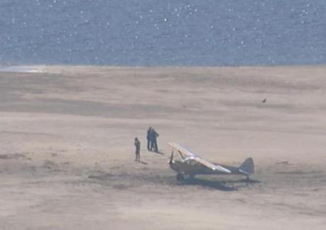 A small private plane experienced engine problems and had to make an emergency landing on a sandbar in the Quabbin Reservoir Tuesday afternoon.
