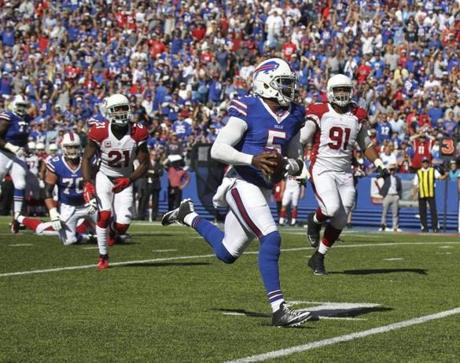 Buffalo Bills quarterback Tyrod Taylor (5) runs for a touchdown during the second half of an NFL football game against the Arizona Cardinals on Sunday, Sept. 25, 2016, in Orchard Park, N.Y. (AP Photo/Jeffrey T. Barnes)

