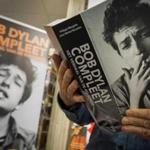 epa05585526 Books of US musician Bob Dylan are on display at the bookstore Donner in Rotterdam, The Netherlands, 14 October 2016. Dylan won the 2016 Nobel Prize in Literature, the Swedish Academy announced in Stockholm on 13 October 2016. EPA/LEX VAN LIESHOUT