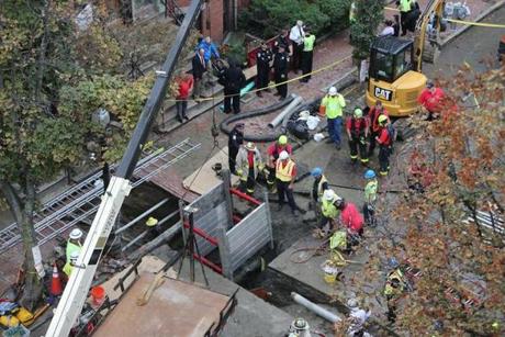 Boston 10/21/16 Boston Firefighters, emergency personal, and construction workers trying to rescue construction workers trapped in a trench on Friday October 21, 2016. (Photo by Matthew J. Lee/Globe staff) 
