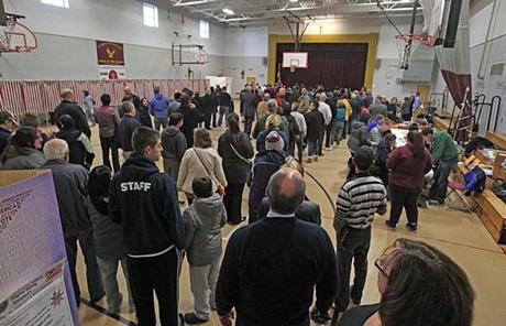 Manchester, NH, 11/07/16, Long lines formed at Memorial High School/Ward 8 for the 2016 presidential election. (Suzanne Kreiter/Globe staff)
