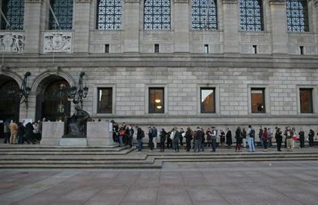 BOSTON, MA - 11/08/2016: Line outside Boston Public Library....The 2016 presidential election, voter turnout at polling places (David L Ryan/Globe Staff Photo) SECTION: METRO TOPIC 09turnout
