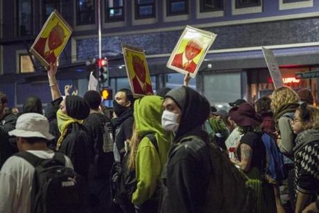epa05626331 Demonstrators marching through the streets in protest against President-elect Donald Trump in Oakland, California, USA 10 November 2016. Hundreds filled the streets of downtown Oakland for the second night to march against the Trump presidency. EPA/PETER DASILVA
