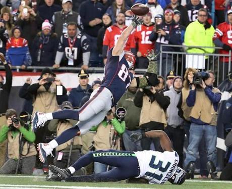 Foxborough MA 11/13/16 New England Patriots Rob Gronkowsik cannot make the catch in the end zone after a defensive battle with Seattle Seahawks Kam Chancellor during fourth quarter action at Gillette Stadium. (Photo by Matthew J. Lee/Globe staff) topic: Patriots-Seahawks reporter: 

