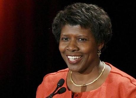 Gwen Ifill speaks after winning a Peabody for her show 