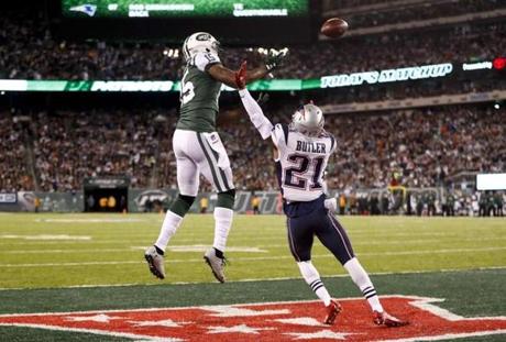 New York Jets wide receiver Brandon Marshall (15) makes a touchdown catch against New England Patriots cornerback Malcolm Butler (21) during the second quarter of an NFL football game, Sunday, Nov. 27, 2016, in East Rutherford, N.J. (AP Photo/Julio Cortez)
