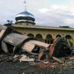 A mosque minaret in Pidie, Indonesia, collapsed early Wednesday after a magnitude-6.5 earthquake struck Aceh province.