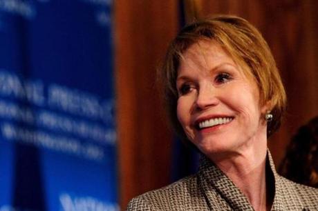 epa05684097 (FILE) A file image dated 28 May 2009 shows US actress Mary Tyler Moore speaking at the at the National Press Club in downtown Washington, DC, USA. Mary Tyler Moore celebrates her 80th birthday on 29 December 2016. EPA/
