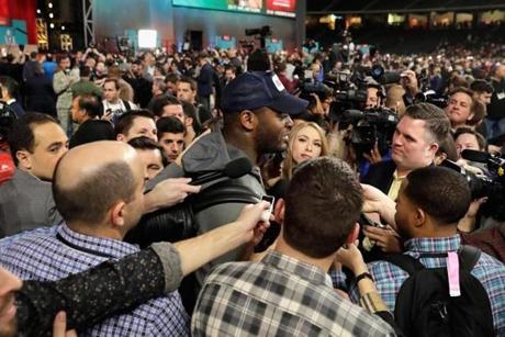 Patriots tight end Martellus Bennett drew a crowd during Monday night?s Super Bowl media session.
