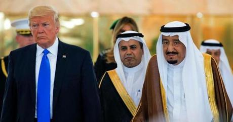 US President Donald Trump (L) and Saudi Arabia's King Salman bin Abdulaziz al-Saud (R) stop for coffee in the terminal of King Khalid International Airport following Trump's arrival in Riyadh on May 20, 2017. / AFP PHOTO / Saudi Royal Palace / BANDAR AL-JALOUD / RESTRICTED TO EDITORIAL USE - MANDATORY CREDIT 