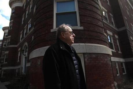 Former United Press International reporter Michael Widmer, who covered the January 1969 murder of Jane Britton, stood outside her apartment building on University Road in Cambridge, near Harvard Square. Now he is fighting to see law enforcement records about the unsolved case.
