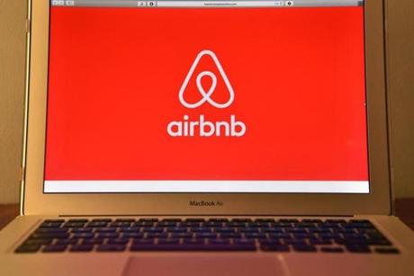 LONDON, ENGLAND - AUGUST 03: The Airbnb logo is displayed on a computer screen on August 3, 2016 in London, England. (Photo by Carl Court/Getty Images)
