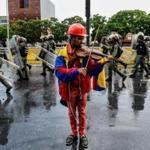 (FILES) This file photo taken on May 24, 2017 shows opposition activist and violin player Wuilly Arteaga during a protest against President Nicolas Maduro in Caracas. According to a human rights NGO report, Artega, 23, was arrested on July 27, 2017, during a protest within a 48-hour strike called by the opposition. / AFP PHOTO / FEDERICO PARRA