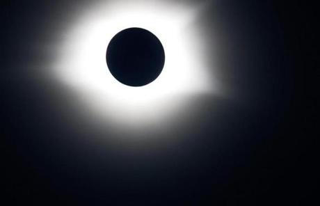 ECLIPSE SLIDER6 Hopkinsville, KY -- 8/21/2017 - The total eclipse takes place in Hopkinsville. (Jessica Rinaldi/Globe Staff) Topic: 22nestorpic Reporter: Nestor Ramos
