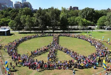 Children?s Service of Roxbury attempted to break the Guinness World Record by creating the world?s largest human peace sign on Boston Common. The official count was 1682 people, falling short of the record. 
