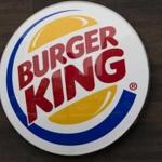 One of the country?s biggest restaurant franchisees has agreed to pay $250,000 to settle child labor violations at Burger King restaurants across Massachusetts.